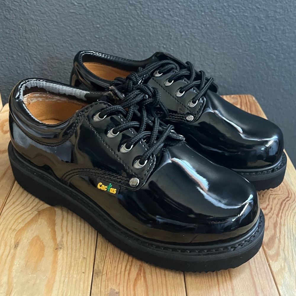 Cactus footwear 401 black patent leather oil resistant Oxford shoes